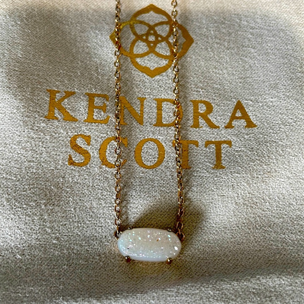 Kendra Scott necklace